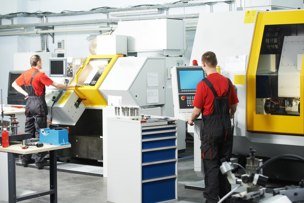 AB Zerspanungstechnik bietet hochwertige CNC Fräs- und Drehbearbeitung.