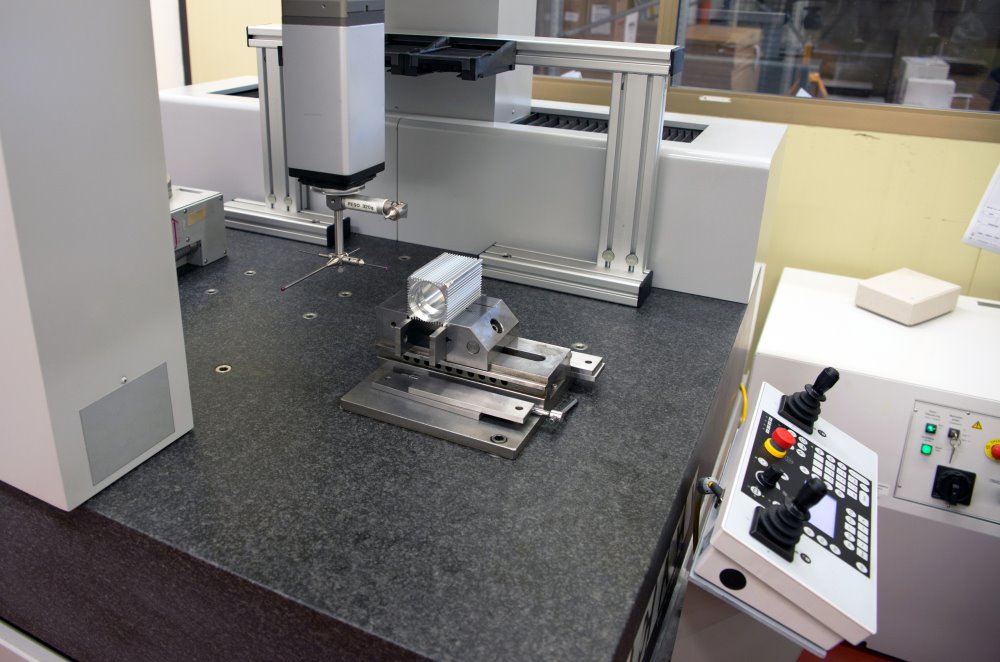 Unser Qualitätsmanagement nach DIN EN ISO umfasst hochwertige Prüf-und Messtechniken mit der 3D-Koordinatenmessmaschine der Firma Zeiss.